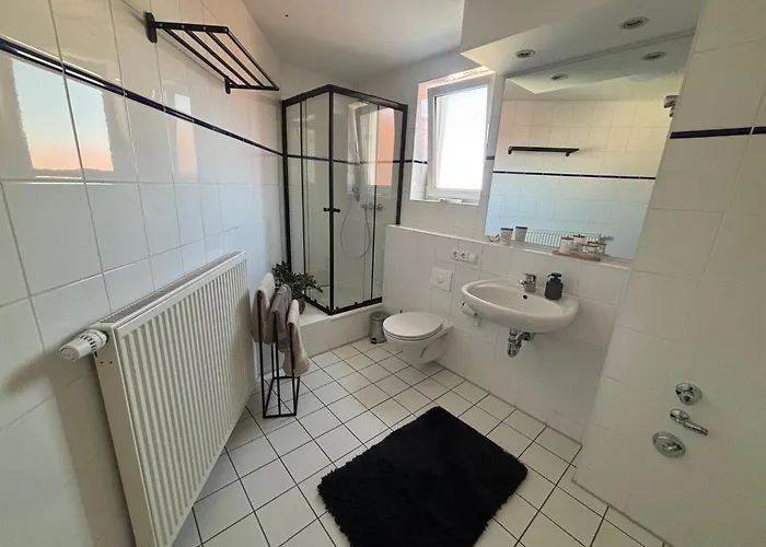 Zentrales, Modernes Apartment Mit Balkon, Kueche, Netflix & Garage